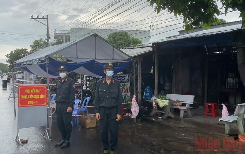 Yêu cầu người dân trong vùng Chỉ thị 16 ở yên trong nhà.