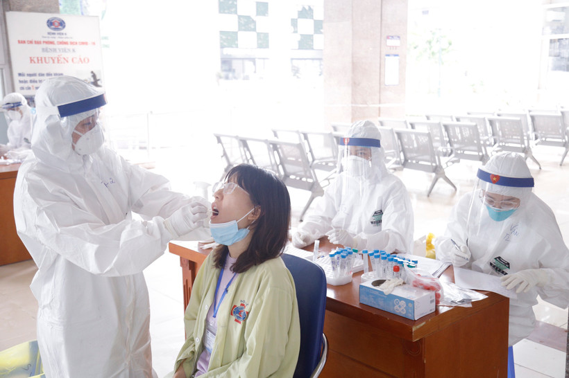 Hà Nội: Thêm 11 ca nghi mắc, trong đó có hai ca ngoài cộng đồng