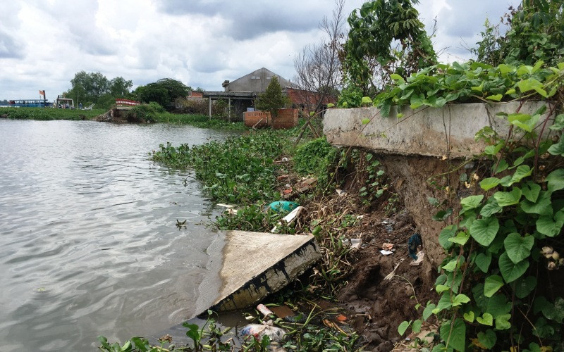 Công trình bờ kè chống sạt lở bị sạt lở khi chưa nghiệm thu.