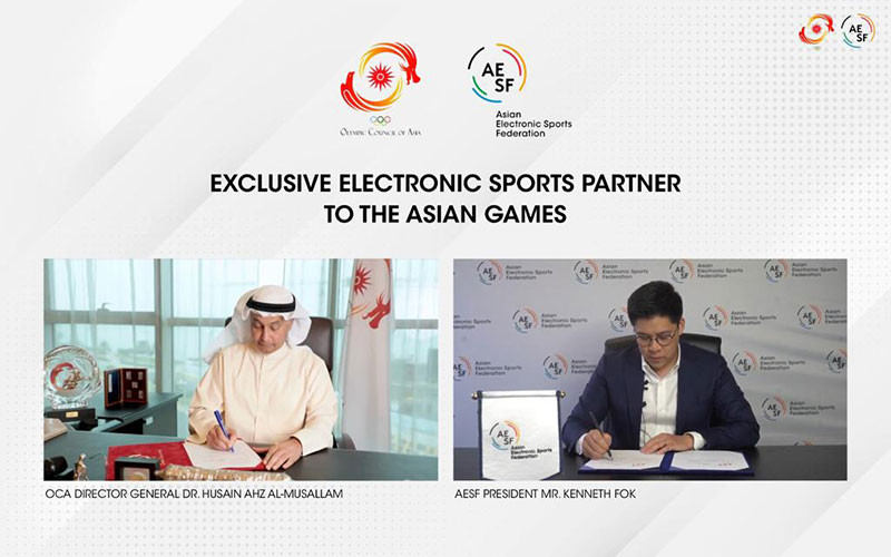 Đại diện OCA và AESF ký hợp đồng trực tuyến.