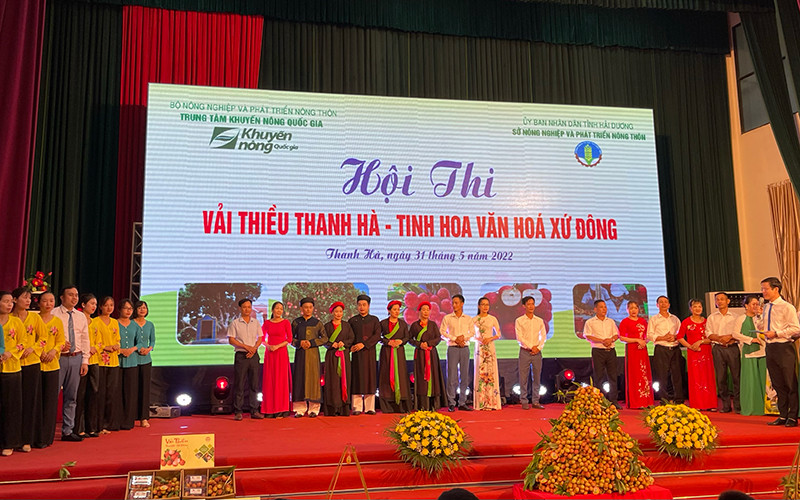 Các thành viên 3 đội tuyển tham dự hội thi “Vải thiều Thanh Hà - Tinh hoa văn hóa Xứ Đông”