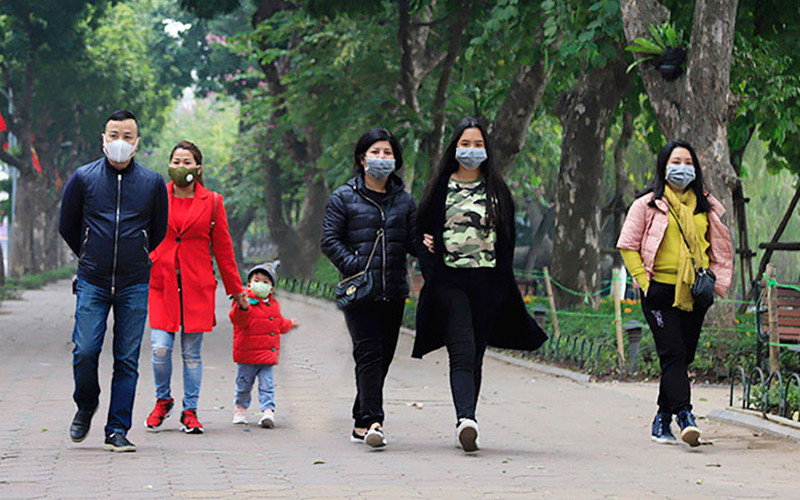 Người dân Hà Nội sẽ phải thực hiện đeo khẩu trang tại nơi đông người (ảnh minh hoạ).