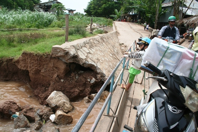 Hiện trạng sạt lở nghiêm trọng ở Châu Phong.