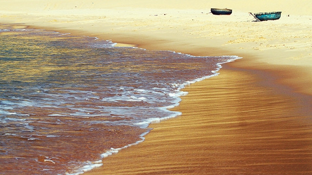 Vết chân chim trên mắt thời gian