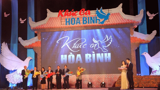 Chương trình giao lưu nghệ thuật "Khúc ca hòa bình".