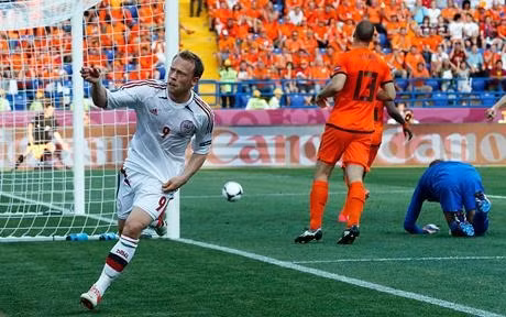 Tiền vệ M.Crôn Ðê-li ghi bàn thắng quyết định cho đội tuyển Ðan Mạch trong trận gặp đội tuyển Hà Lan.