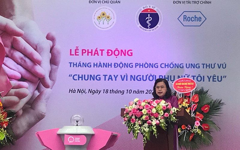 PGS. TS Nguyễn Thị Xuyên, Chủ tịch Tổng hội Y học Việt Nam, Chủ tịch Quỹ Hỗ trợ bệnh nhân ưng thư – Ngày mai tươi sáng, phát biểu tại lễ phát động