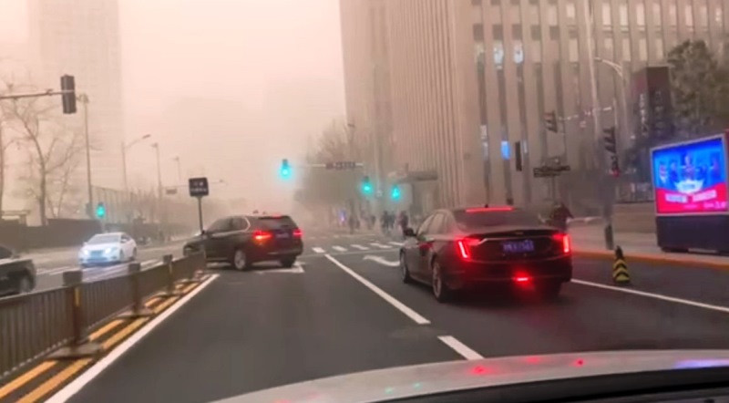 Tầm nhìn xa khoảng 300m tại một nút giao thông. (Ảnh: VI SA)