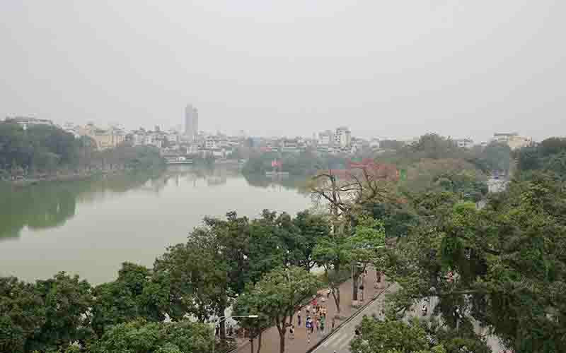 Không gian hồ Hoàn Kiếm (Hà Nội) được trồng nhiều loại cây.