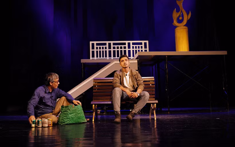 Vở "Bộ cảnh phục".