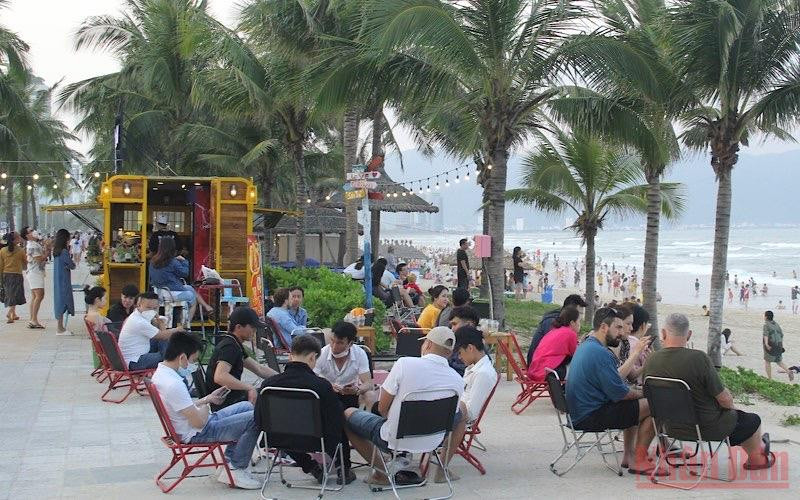 Các điểm vui chơi, giải trí trên biển đông người dân và du khách đến.