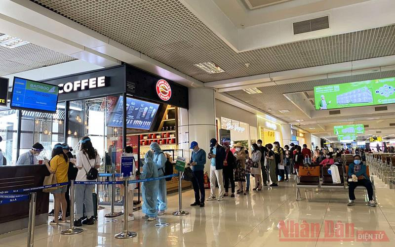 Du khách vẫn lựa chọn nghỉ Tết tại khu vực phía nam không có dịch. 