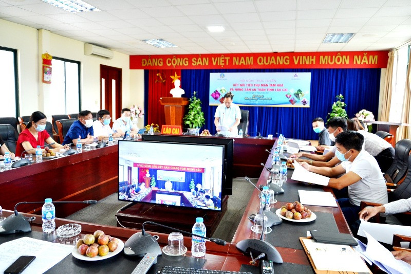 Tại hội nghị trực tuyến, có rất nhiều doanh nghiệp, siêu thị, chuỗi bán lẻ tại Hà Nội ký cam kết tiêu thụ nông sản sạch, an toàn cho nông dân Lào Cai.