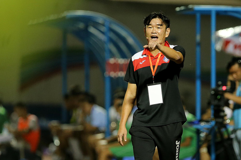 HLV Phan Thanh Hùng chia tay Than Quảng Ninh sau 5 năm gắn bó. (Ảnh: H.A)