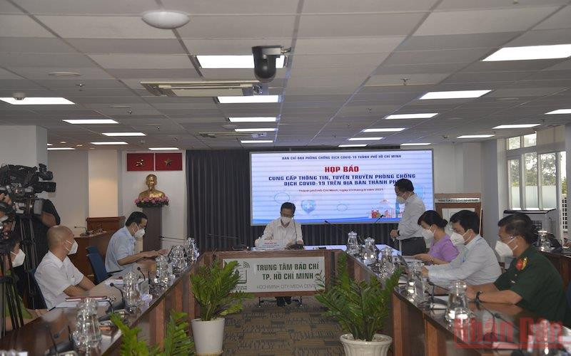 Toàn cảnh buổi họp báo.