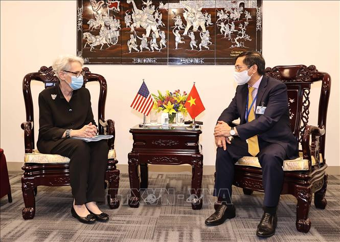 Bộ trưởng Ngoại giao Bùi Thanh Sơn tiếp Thứ trưởng Ngoại giao Mỹ Wendy Sherman. (Ảnh: TTXVN)