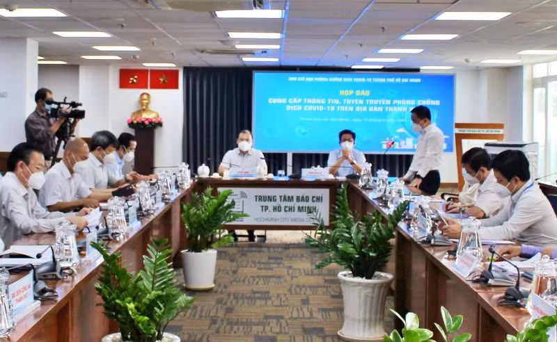 Toàn cảnh buổi họp báo.