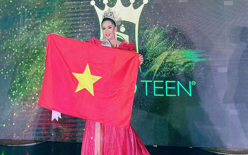 Bella Vũ Huyền Diệu sau khi đăng quang. (Ảnh: Ban tổ chức)