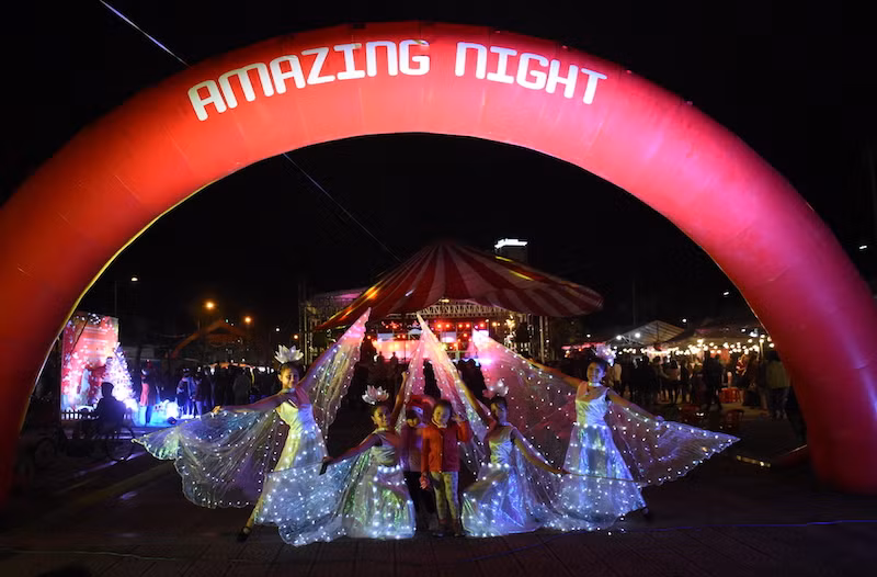 Nhiều tiết mục đặc sắc được biểu diễn phục vụ người dân