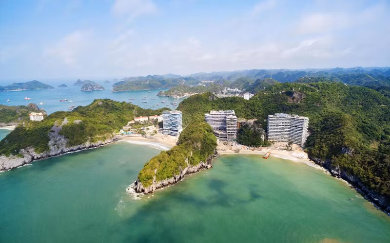 Quần đảo Cát Bà cũng là điểm du lịch trải nghiệm biển đảo hấp dẫn những năm gần đây (Ảnh: Booking.com)