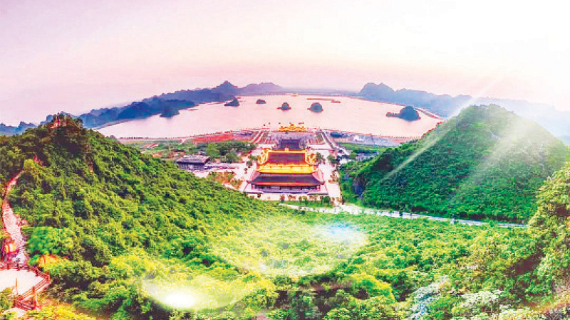 Tam Chúc buổi hoàng hôn.