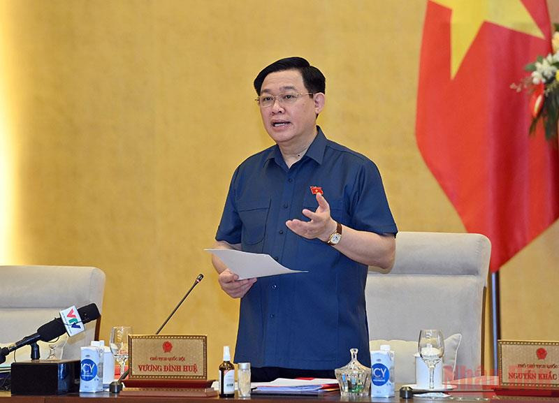 Chủ tịch Quốc hội Vương Đình Huệ phát biểu khai mạc phiên họp. (Ảnh: DUY LINH)