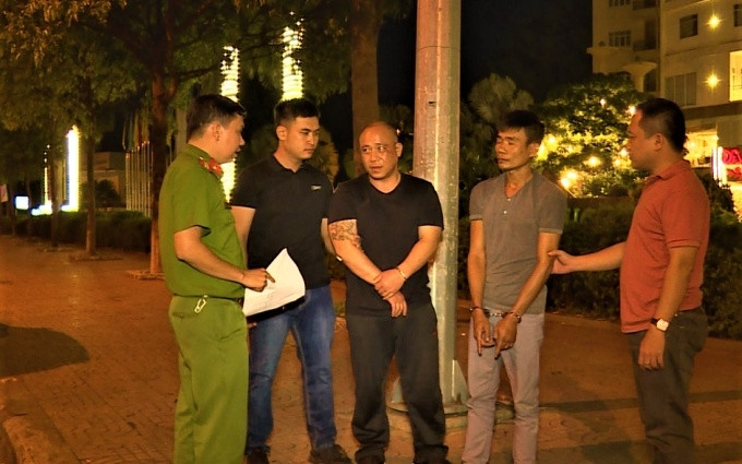 Hai đối tượng Thạnh và Toàn bị Công an thành phố Buôn Ma Thuột bắt giữ.