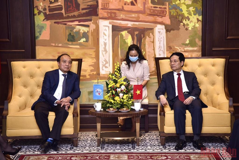 Bộ trưởng Thông tin và Truyền thông Nguyễn Mạnh Hùng đã tiếp đón và làm việc với Tổng thư ký Liên minh Viễn thông quốc tế (ITU) Houlin Zhou.