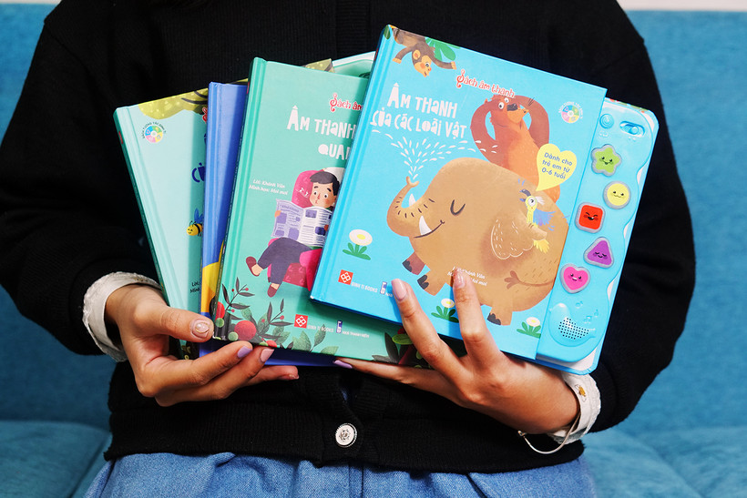 Sách âm thanh phong phú về đề tài và màu sắc rực rỡ. (Ảnh: Đinh Tỵ Books)