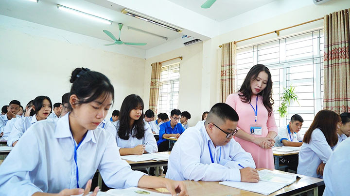 Giờ lý thuyết tại một lớp học của Trung tâm Hướng nghiệp và Giáo dục thường xuyên tỉnh Quảng Ninh.