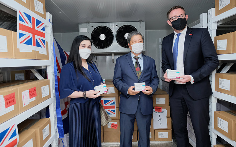 Chính phủ Anh trao tặng 415.000 liều vaccine phòng Covid-19 cho Việt Nam. (Ảnh: TRẦN MINH)