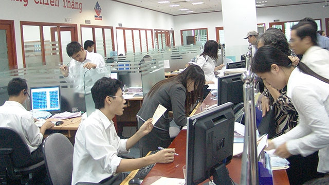 Chỉ số VN Index xanh hoàn toàn là nhờ cổ phiếu lớn. Ảnh: NAM HẢI