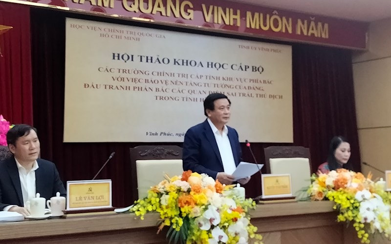 Đồng chí Nguyễn Xuân Thắng phát biểu tại Hội thảo.