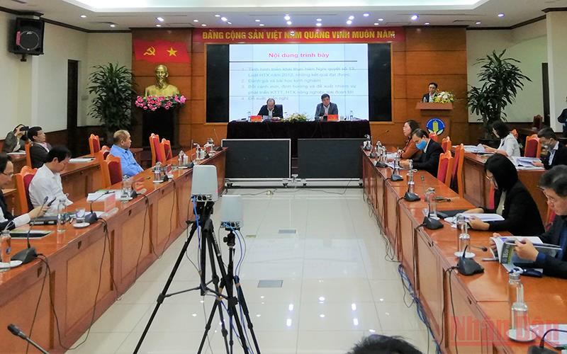 Hội nghị tổng kết Nghị quyết 13 về nâng cao hiệu quả kinh tế tập thể.