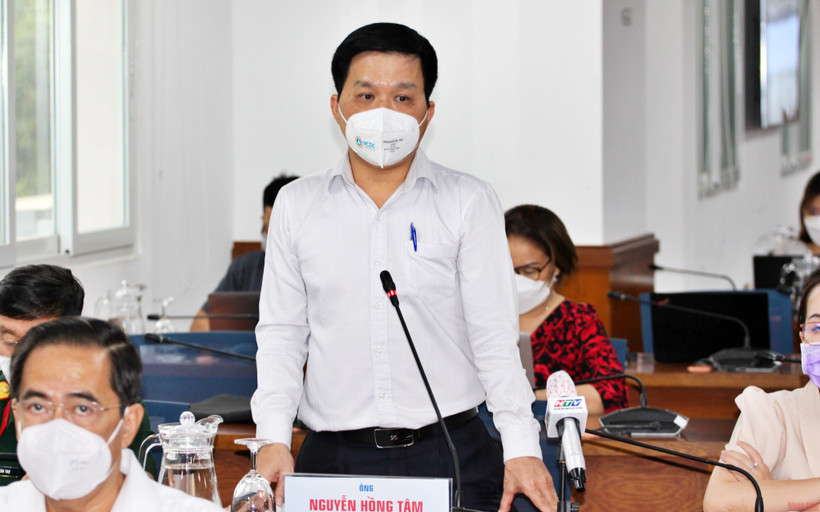 Đại diện HCDC trả lời câu hỏi của phóng viên tại buổi họp báo.