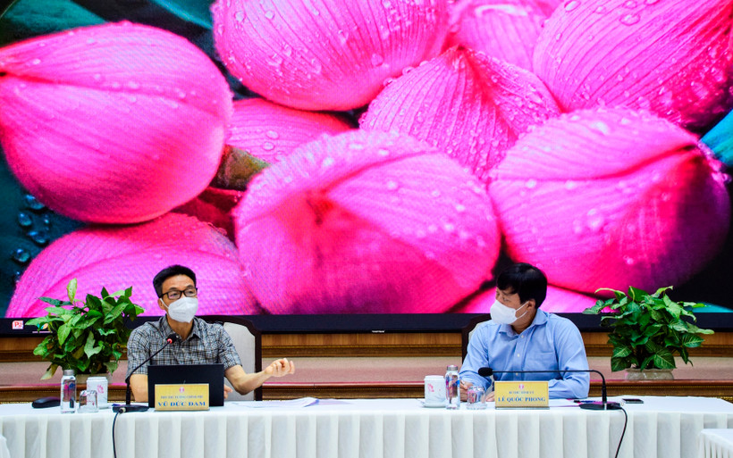 Phó Thủ tướng Vũ Đức Đam phát biểu tại buổi làm việc. (Ảnh: HỮU NGHĨA)