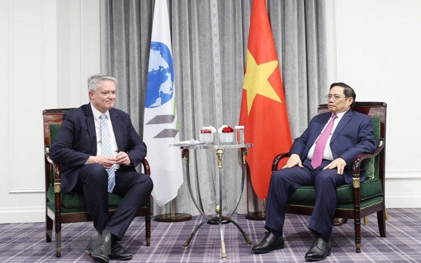 Thủ tướng Phạm Minh Chính tiếp Tổ chức Hợp tác và Phát triển kinh tế (OECD) Mathias Cormann. (Ảnh: Dương Giang/TTXVN)