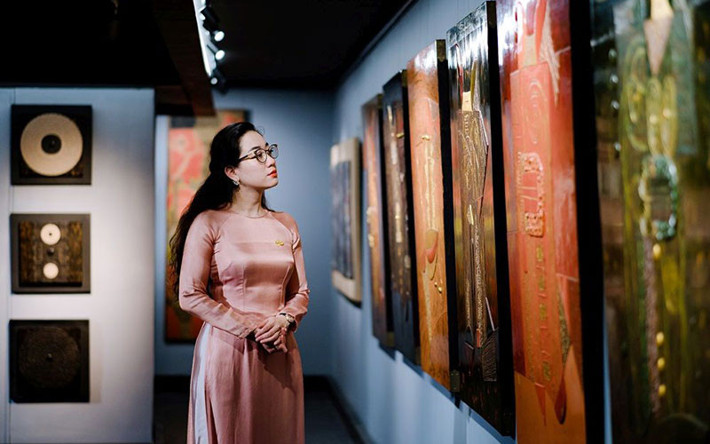 Các tác phẩm tại triển lãm "Biểu hiện và trừu tượng".