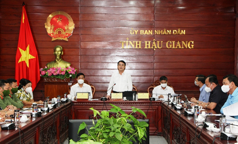 Bí thư Tỉnh ủy Hậu Giang Nghiêm Xuân Thành chỉ đạo tại cuộc họp.