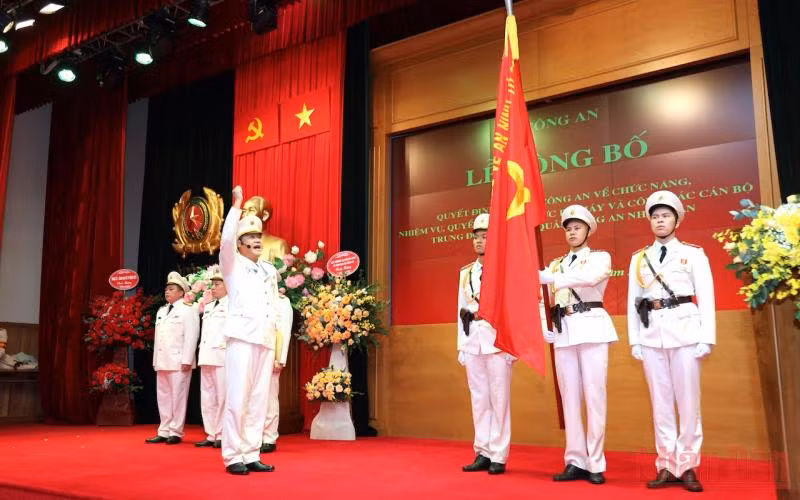 Ban chỉ huy Trung đoàn Không quân Công an nhân dân tuyên thệ tại buổi lễ.