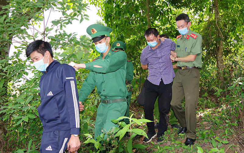 Nguy cơ dịch xâm nhập từ các ca nhập cảnh trái phép qua đường mòn, lối mở. (Ảnh minh họa)