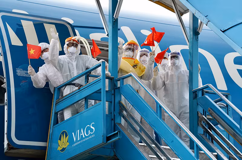 VNA vận chuyển miễn phí bác sĩ chống dịch cho Bắc Ninh, Bắc Giang