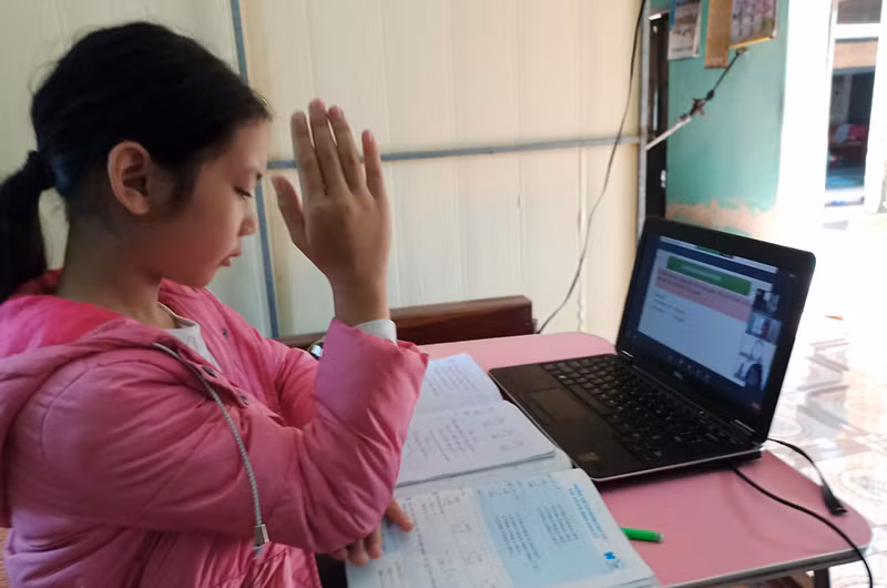 Học sinh Hà Nội học trực tuyến phòng dịch Covid-19. (Ảnh: Phạm Mai/Vietnam+)