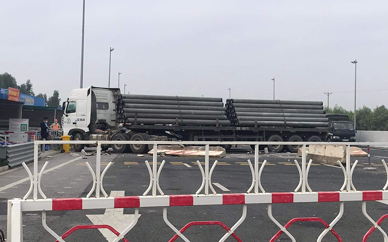 Hiện trường vụ tai nạn tại cầu Bạch Đằng.