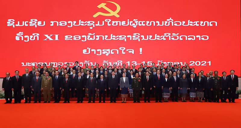 Ban Chấp hành T.Ư Đảng NDCM Lào khóa XI ra mắt Đại hội.