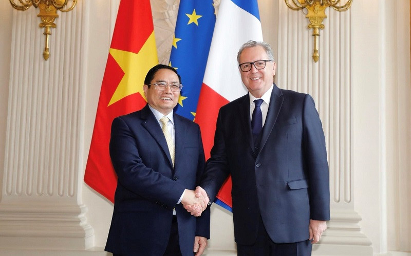 Thủ tướng Phạm Minh Chính hội kiến Chủ tịch Quốc hội Pháp Richard Ferrand. (Ảnh: TTXVN)