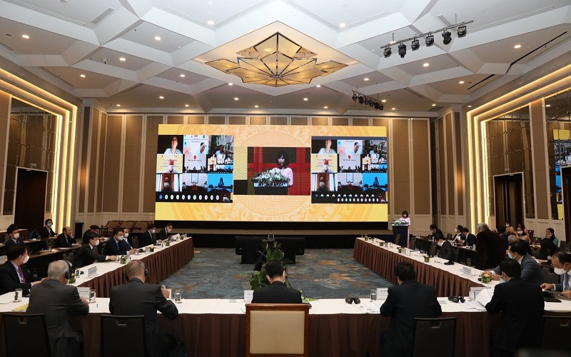 Toàn cảnh diễn đàn.