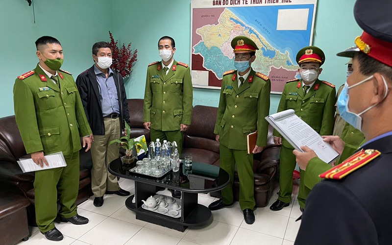 Cơ quan Cảnh sát điều tra khởi tố bắt tạm giam lãnh đạo, kế toán Trung tâm Kiểm soát bệnh tật tỉnh Thừa Thiên Huế.