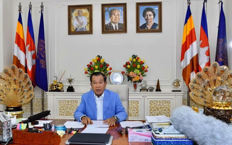 Thủ tướng Campuchia Samdech Techo Hun Sen đọc thông điệp.