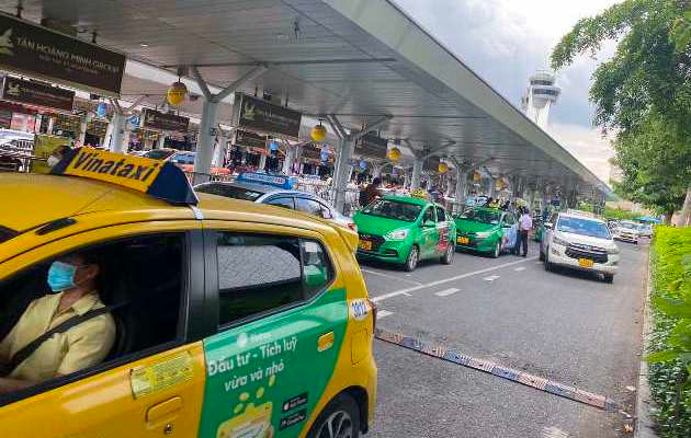 Taxi chờ đón khách tại Cảng hàng không quốc tế Tân Sơn Nhất. (Ảnh: Cục Hàng không Việt Nam)